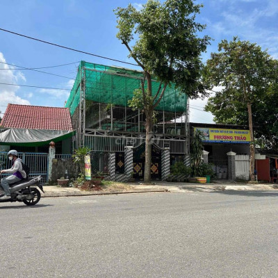 Bán nhà mt Trường Chinh đường rộng rộng 11m Hội An dt 130m2 ngang 7m g