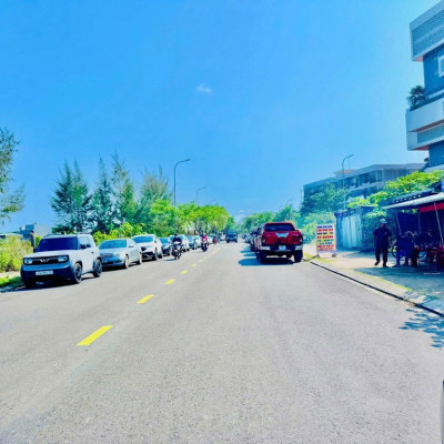 Hạ giá bán GẤP biệt thự 250m2 mặt tiền đường 33m Văn Tiến Dũng