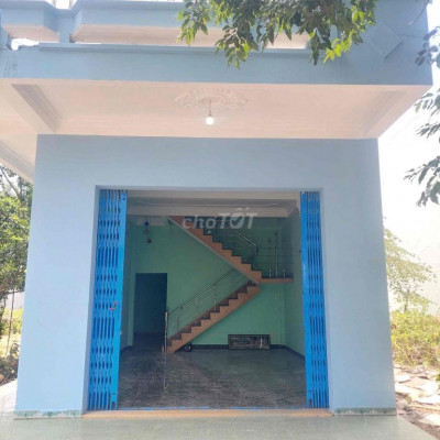 nhà 2 tầng kiên cố ngay trường FPT