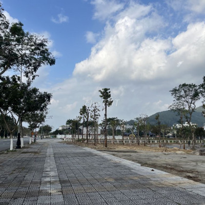 Lô biệt thự đường 34m đấu lưng ĐH FPT Đà Nẵng