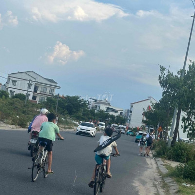 MẶT TIỀN ĐẸP 7.5M VUÔNG VỨC, LÂM SA TU LỄ PHỐ CỔ HỘI AN CHỈ 9.5 TỶ.