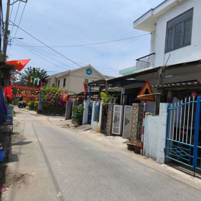 Cần tiền bán gấp nhà 2 mê, Cửa Đại, Hội An. Dt 75m2, ngang 5m vv.