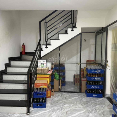 SƠN PHÔ HÔI AN ! BAN GÂP NHA LỮNG ĐUC 137m ĐAG KINDOANH 15tr/T GIA 4t2