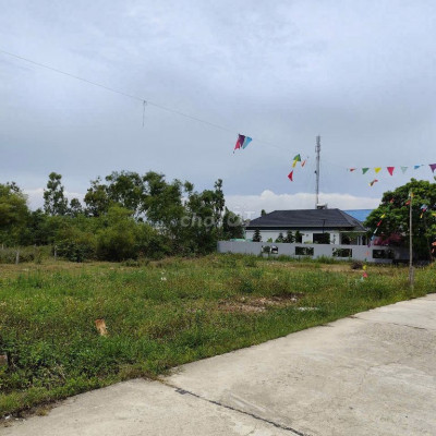 Đất sổ đỏ 285m2, ngang 12m, đườn bê tông 3m, đi bộ ra biển Bình Minh
