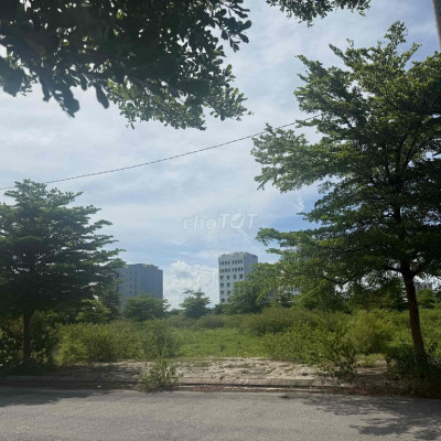 bán cặp đường 20m5 dt 12x18=216m2 giá bán đầu tư