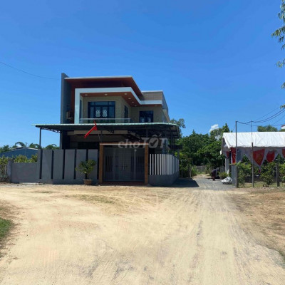 lô đất sát đường nhựa có 2 mặt tiền đường rộng