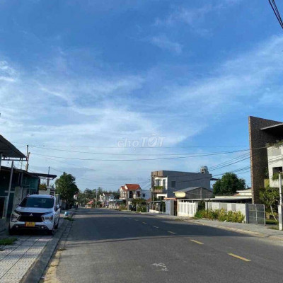 Bán nhà 2 mặt tiền sát Biển tại Bình tịnh -tp đà nẵng