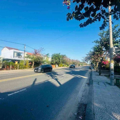 BÁN NHÀ 2 TẦNG KIÊN CỐ - DT KHỦNG 193M2  -  MT NGUYỄN TẤT THÀNH