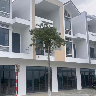 cần bán đất gần siêu thị Go! đối diện công viên KDC Phong Nhị