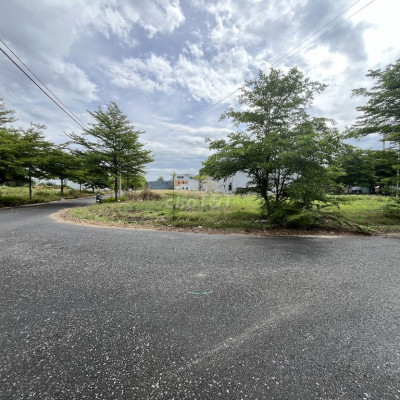 LÔ GÓC 7,75m x 20m ngay chợ Điện Dương, đi Hội An 10phút. Sẵn sổ hồng