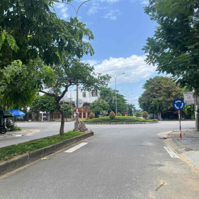 NHÀ MẶT TIỀN 3 TẦNG GIÁ RẺ BÁN GẤP