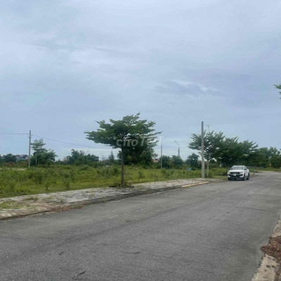 BÁN LÔ GÓC 2MT SÁT SÔNG ĐƯỜNG 27M TRỤC THÔNG KHU ĐÔ THỊ SỐ 4