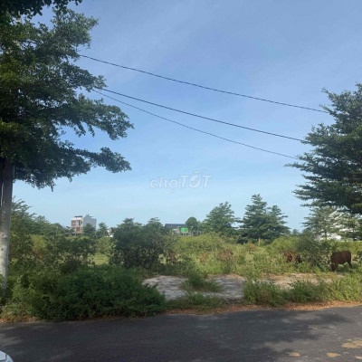 135m2 đường 7m5 trục thông dự án giá chỉ có 23tr/m2