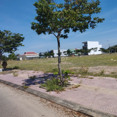 BÁN NHANH LÔ MẶT TIỀN DT 126m2, GẦN CHỢ - KCN - BIỂN GIÁ 15tr/m2