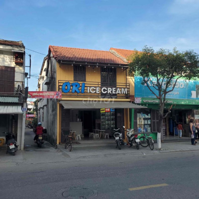 Nhà mt Hùng Vương, cách phố cổ 800m