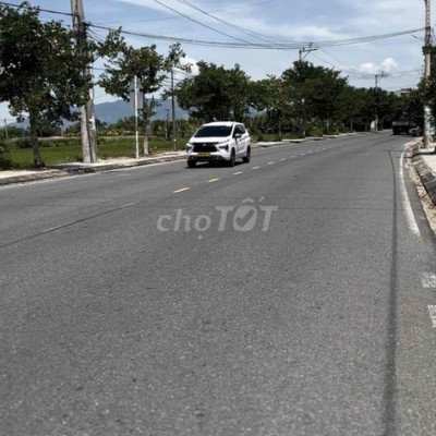 2 Lô Liền Kề ĐẤT Ở SÁT 609 200 m , Đất ở hoàn toàn , Diện tích 5x27