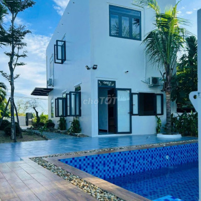 Bán villa 2 tầng 350m², có hồ bơi, trung tâm Hội An Đông