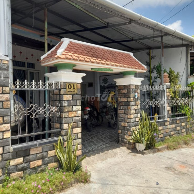 Cần bán nhà ở kiên cố.