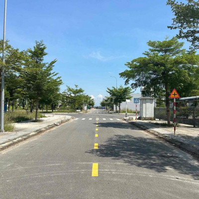 KDT PHONG NHỊ ĐỐI DIỆN SIÊU THỊ GO