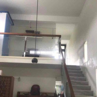 cho thuê nhà mặt tiền có đất làm vườn