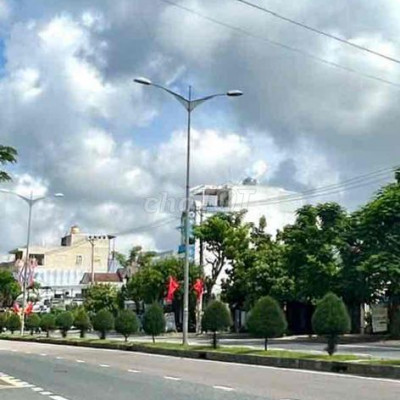 BÁN nhà mặt tiền trần thủ độ 33m, 150m2