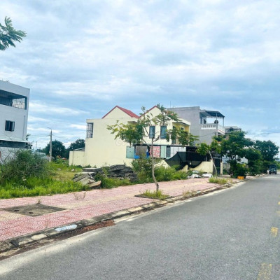 Cần bán lô đất trục đường 20m5, gần phố cổ Hội An giá chỉ từ 2ty4