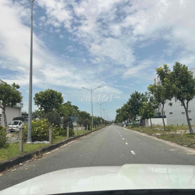 Bán lô 250m2 văn tiến dũng sát Fpt đường 34m sổ ngay