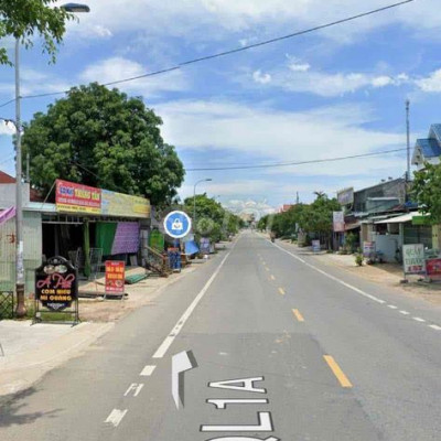 cần bán nhà 2 tầng mặt tiền Đồng Khởi