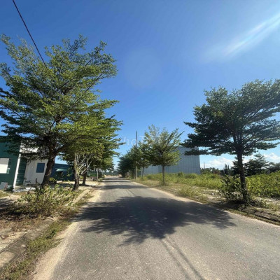 + Bán đất đường 17m5 135 giá chỉ 3ty650 + trục chính dự án Sentosa R