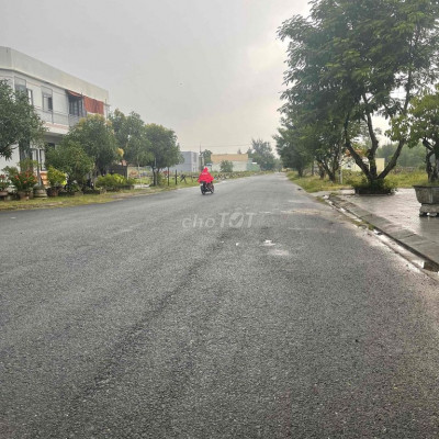 Lô biệt thự ngang 8m đường 23.5m thuộc khu đô thị số 9 Điện Ngọc