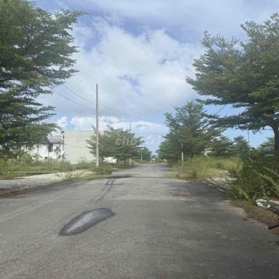 chính chủ gửi bán lô đất A14 235m mặt tiền 16m đường 10m5