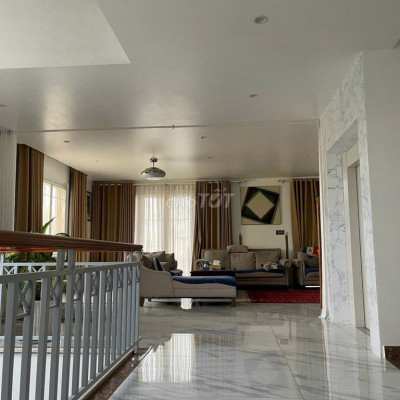 Nhà mặt phố Lý Thái Tổ với 4 tầng, 6PN + 9 WC/PT, đầy đủ nội thất.