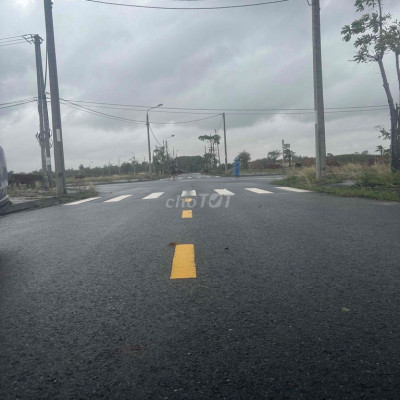 Gia đình  Cần Bán lô Đất đường 7m5 gần Biển Đà Nẵng giá  chỉ 2.950 tỷ