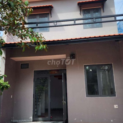 Nhà mặt tiền gần ĐH Fpt, diện tích khủng