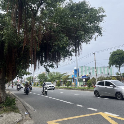 Lô trục chính Điện Nam Bắc, đường y hình trục thẳn 1 đường ra lộ DT607