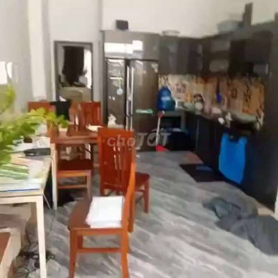 NHÀ 2 TẦNG 2PN RỘNG RÃI MẶT TIỀN KHỐI PHỐ GIANG TẮC