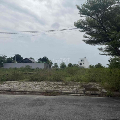 2 mặt view kênh đường 10m5 giá chỉ 6ty6 235m2