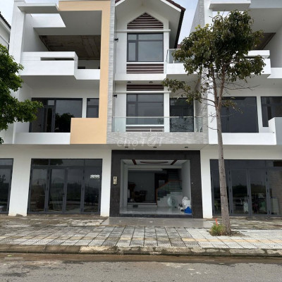 nhà 3 tầng - Mặt tiền QL1A - KDC Phong Nhị - Sổ sẵn sở hữu lâu dài.