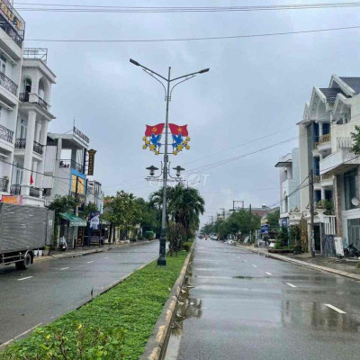 CHỈ VÀI LÔ *** ĐẤT NỀN TRUNG TÂM GIÁ TỐT